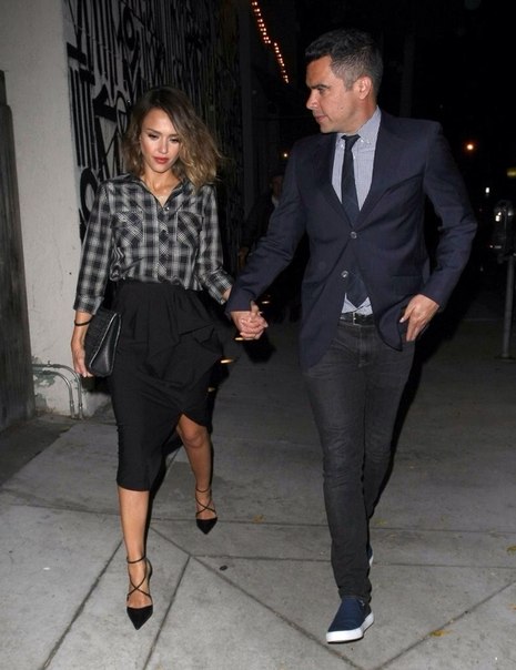 Джессика Альба с мужем в Западном Голливуде