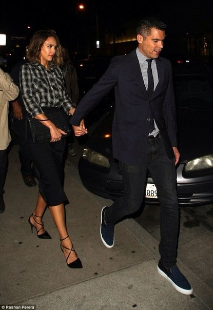 Джессика Альба с мужем в Западном Голливуде