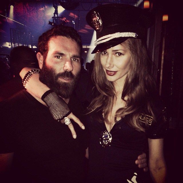 Как веселятся на вечеринке Playboy Halloween Party Как веселятся на вечеринке Playboy Halloween Party