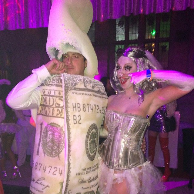 Как веселятся на вечеринке Playboy Halloween Party Как веселятся на вечеринке Playboy Halloween Party