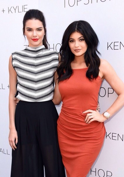 Кайли и Кендалл Дженнер на запуске модной линии