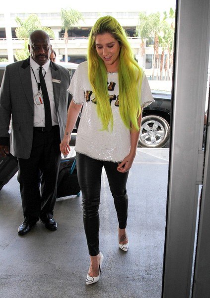 Кеша в аэропорту LAX - 18 июня