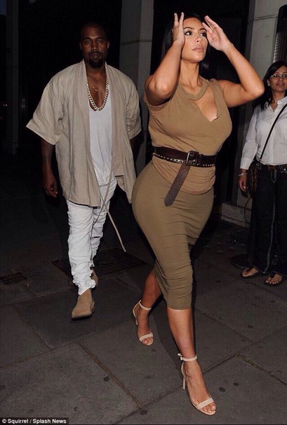Ким Кардашьян и Канье Уэст покидают ресторан в Лондоне