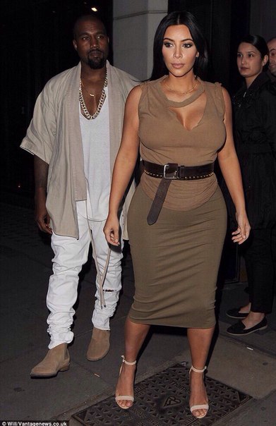Ким Кардашьян и Канье Уэст покидают ресторан в Лондоне