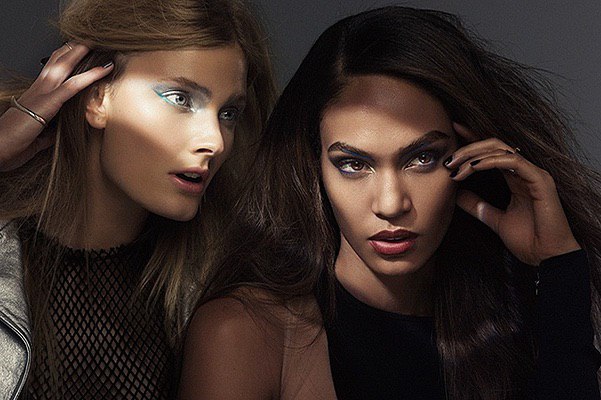 Констанс Яблонски и Джоан Смоллс в новой кампании