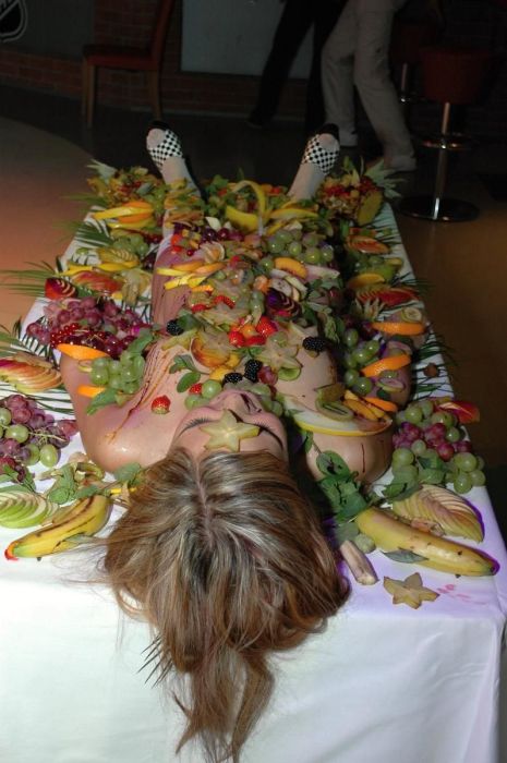 Креативный способ привлечь посетителей в ночной клуб Креативный способ привлечь посетителей в ночной клуб