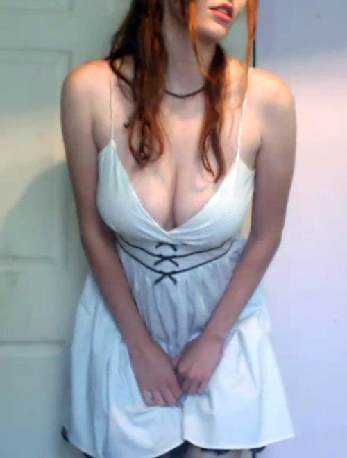 Крупным планом женские груди (эротика)