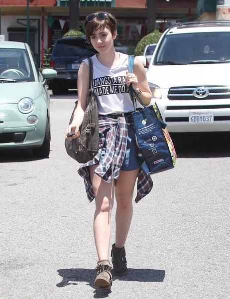 Лили Коллинз в Западном Голливуде - 7 июня