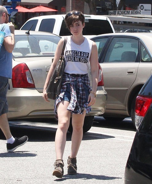 Лили Коллинз в Западном Голливуде - 7 июня