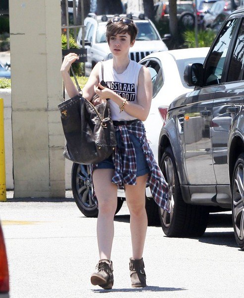 Лили Коллинз в Западном Голливуде - 7 июня