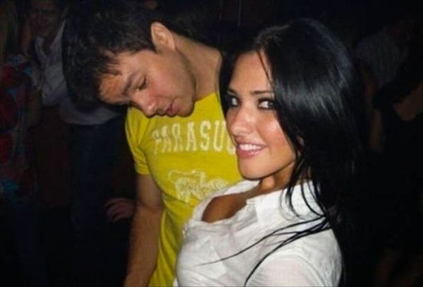 Мужики смотрят на дойки бабам