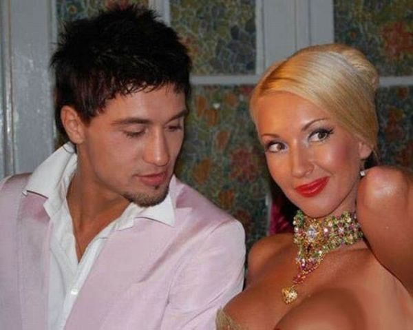 Мужики смотрят на дойки бабам