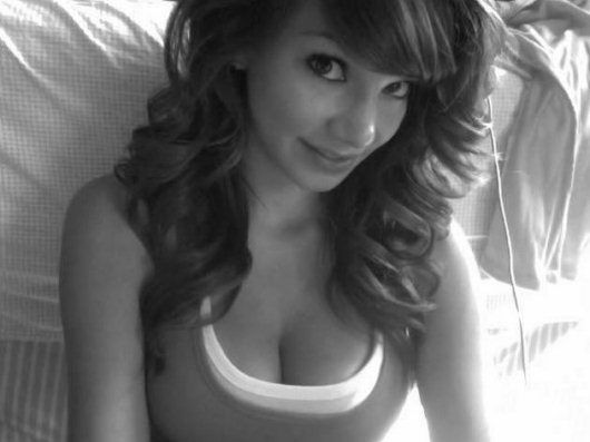 Привлекательное декольте