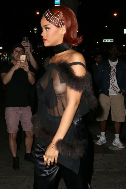 Проект "Голые знаменитости" Рианна