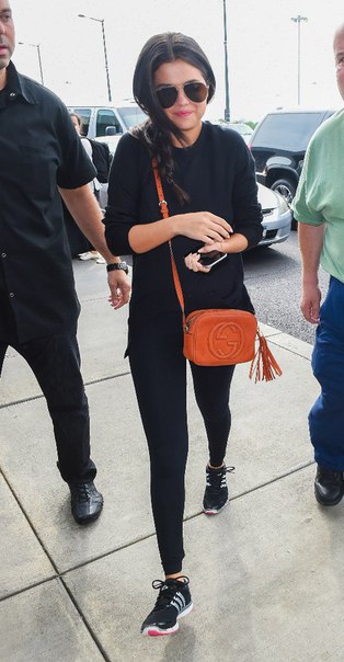 Селена Гомес в аэропорту Нью-Йорка - 23 июня