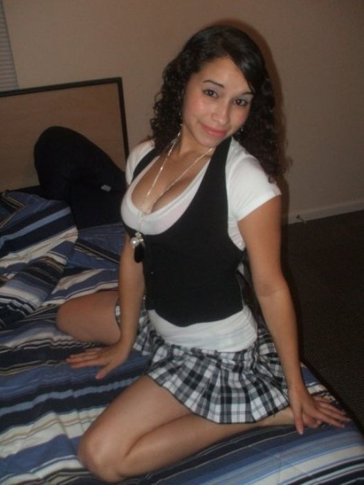 Симпатичные девушки празднуют Хэллоуин