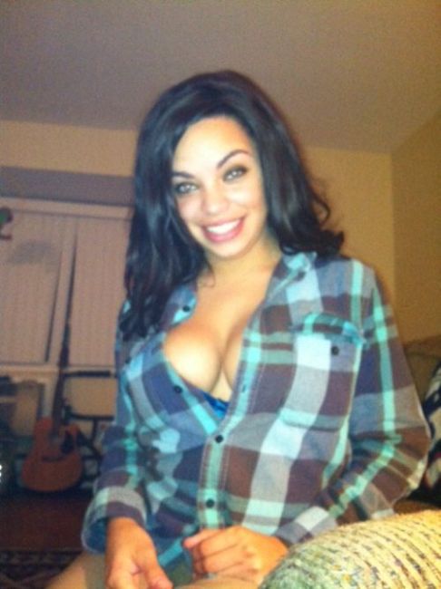 Симпатичные девушки с большим бюстом