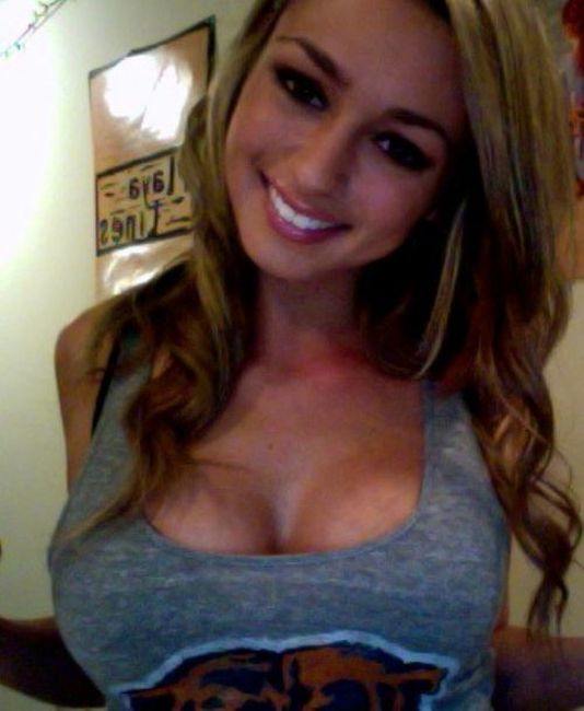 Симпатичные девушки с большим бюстом