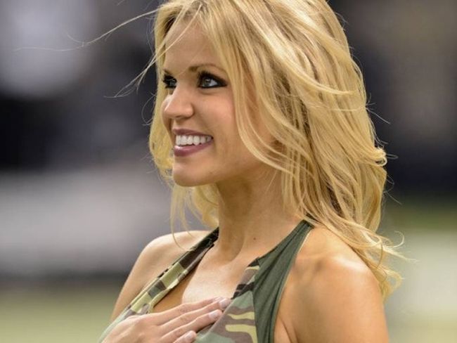 Стройные девушки из группы поддержки Стройные девушки из группы поддержки