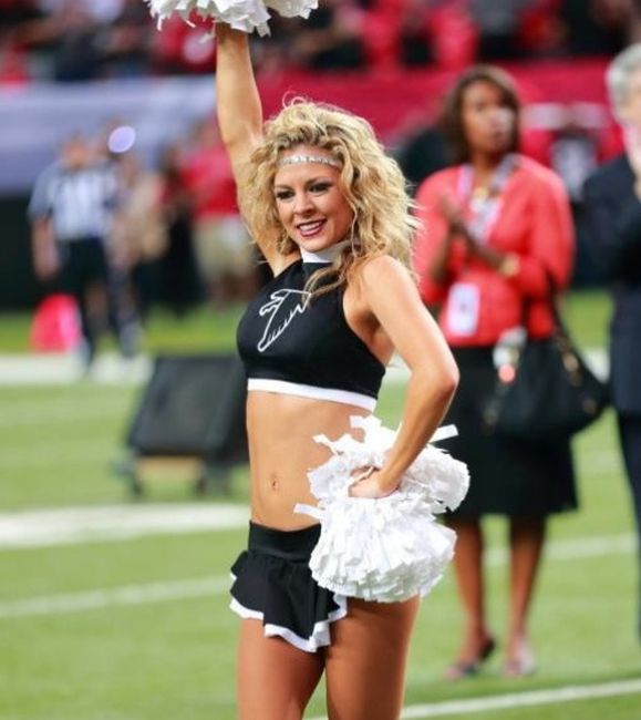 Стройные девушки из группы поддержки Стройные девушки из группы поддержки