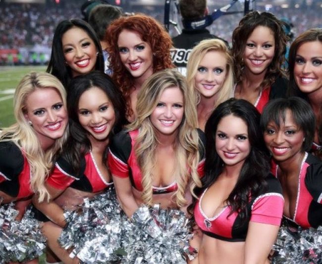 Стройные девушки из группы поддержки Стройные девушки из группы поддержки