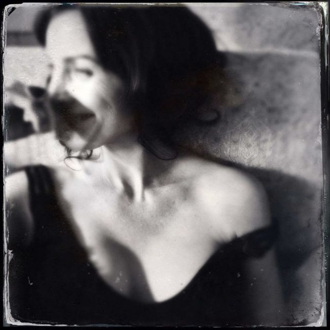 Свежие фото Керри-Энн Мосс