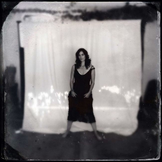 Свежие фото Керри-Энн Мосс