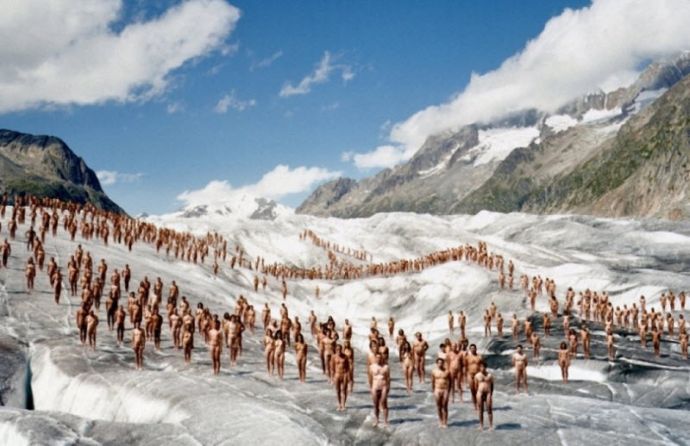 Арт-инсталляци из обнаженных тел (эротика)