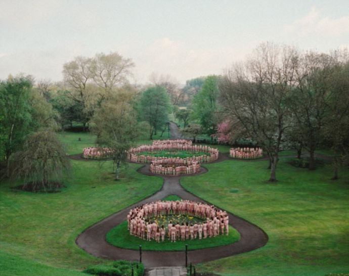 Арт-инсталляци из обнаженных тел (эротика)