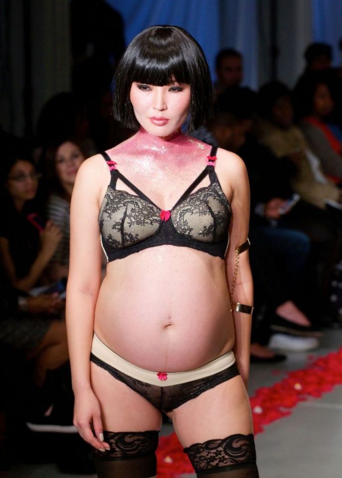 Беременные топ модели на подиуме