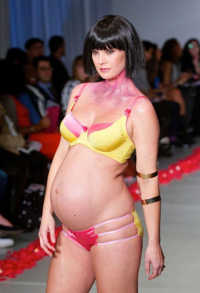 Беременные топ модели на подиуме