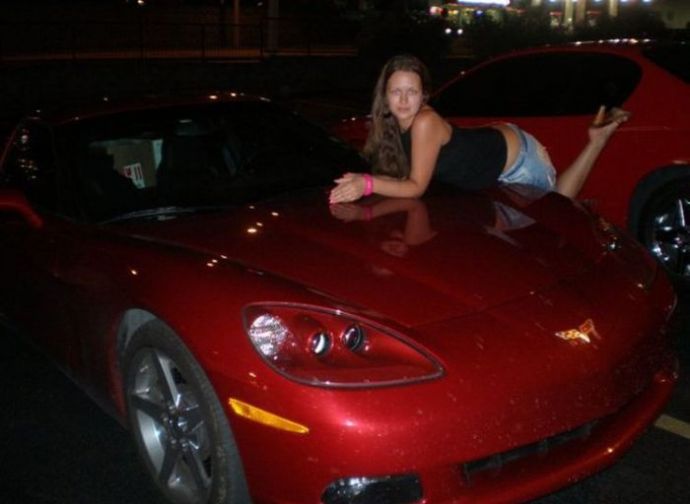 Девушки и их автомобили (фото)