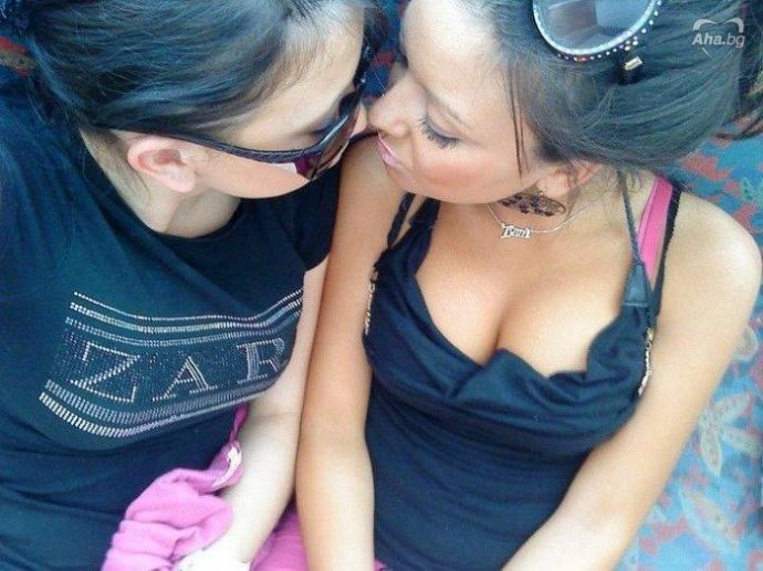 Девушки знают себе цену