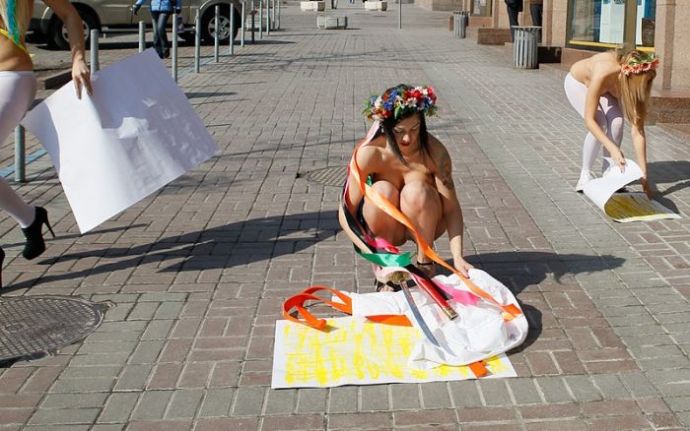 Femen поддержали японцев