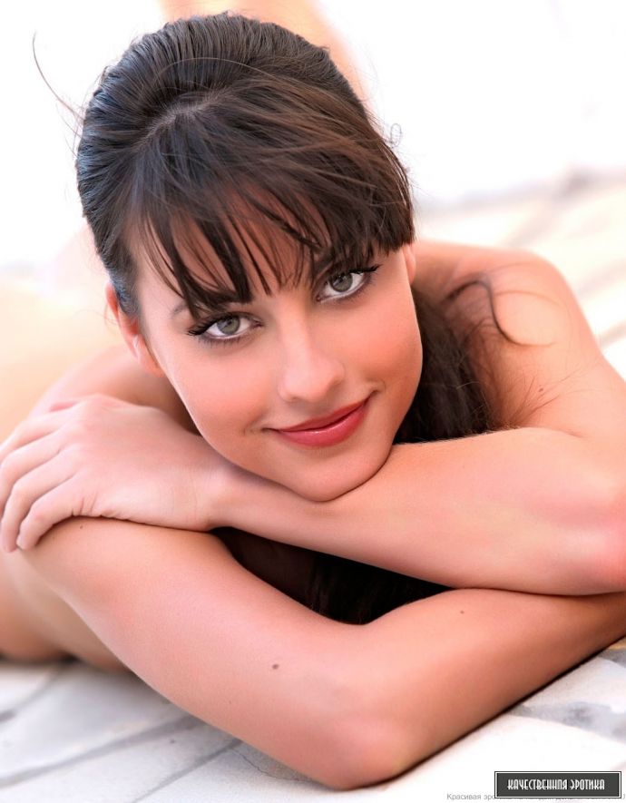 Красивая чипа присела посрать