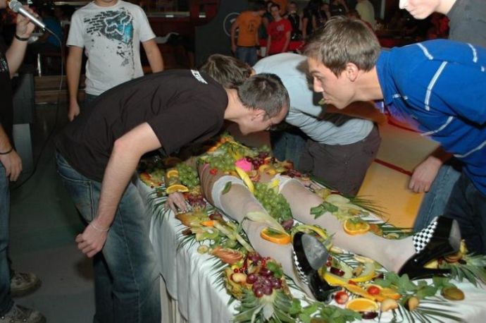 Креативный способ привлечь посетителей в ночной клуб