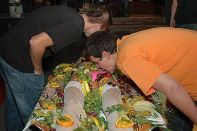 Креативный способ привлечь посетителей в ночной клуб