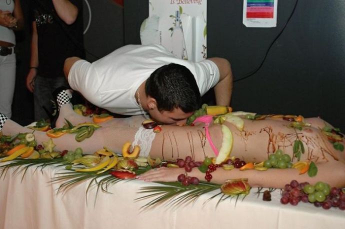 Креативный способ привлечь посетителей в ночной клуб