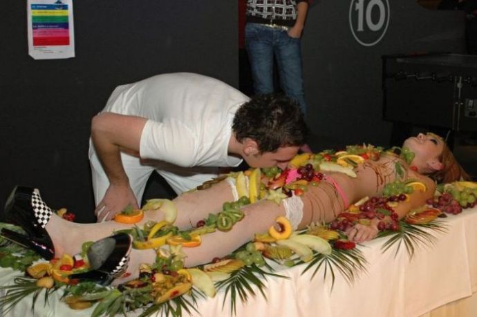 Креативный способ привлечь посетителей в ночной клуб