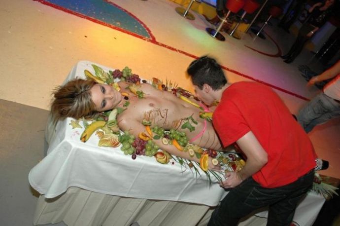 Креативный способ привлечь посетителей в ночной клуб