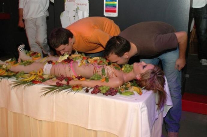 Креативный способ привлечь посетителей в ночной клуб