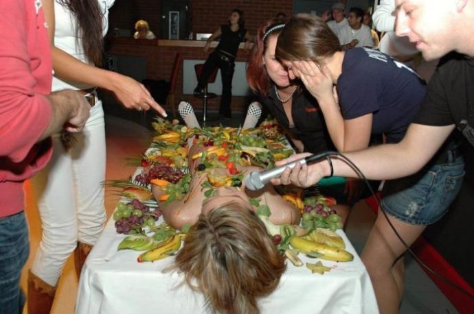 Креативный способ привлечь посетителей в ночной клуб