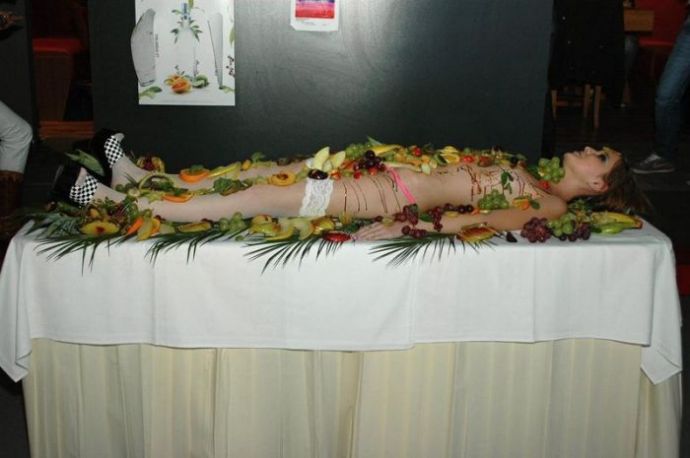 Креативный способ привлечь посетителей в ночной клуб