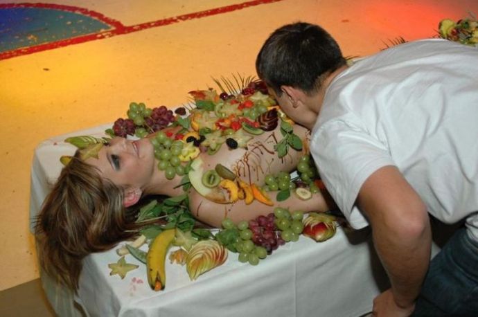 Креативный способ привлечь посетителей в ночной клуб