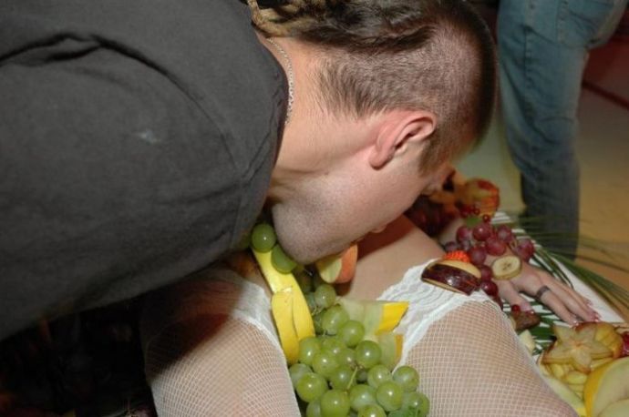 Креативный способ привлечь посетителей в ночной клуб