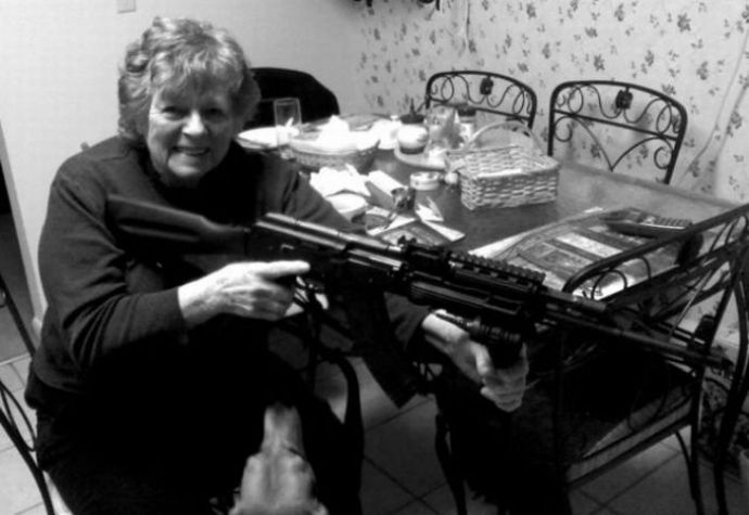 Пожилые дамы и оружие