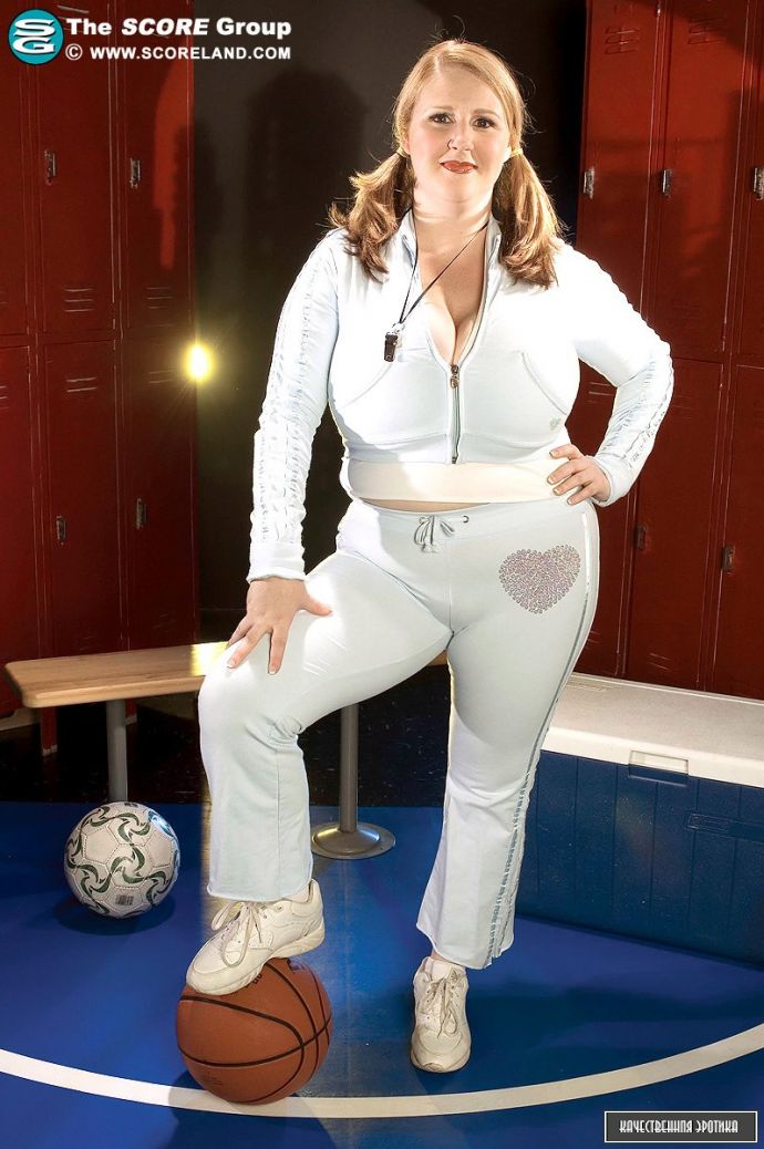 Пышногрудая толстушка спортсменка