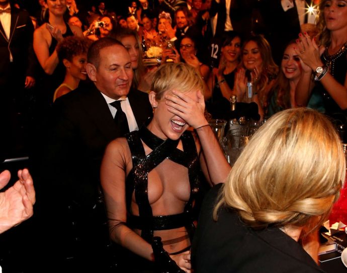 Рианна и Майли Сайрус в откровенных нарядах