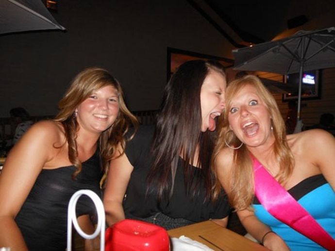 Забавные девушки, которые любят подурачиться