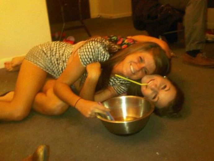 Забавные девушки, которые любят подурачиться